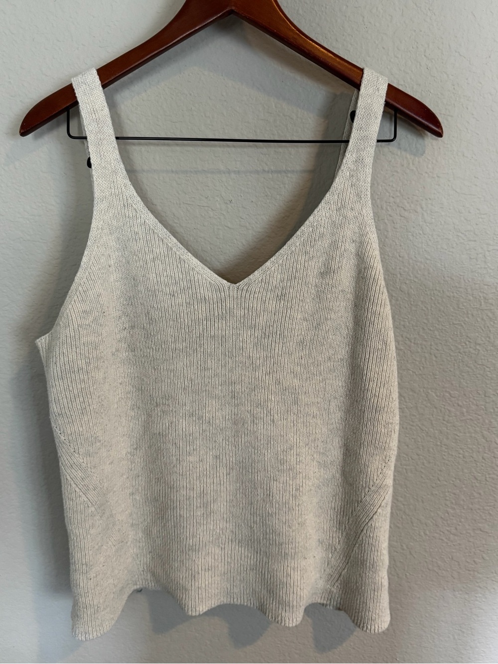Old Navy V Neck Knit Tank Sweater in Light Beige XL Tall